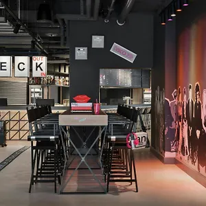 3* Отель Moxy