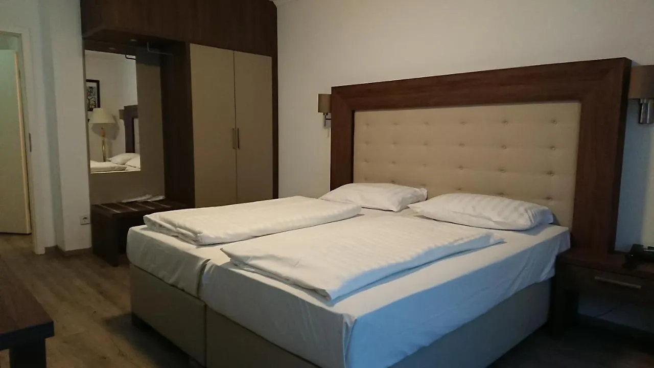 Rugs Hotel Duesseldorf Дюссельдорф