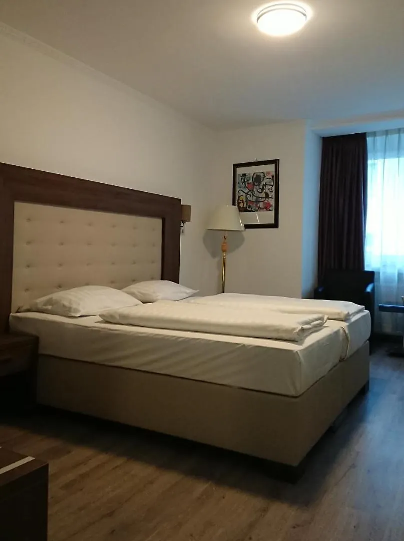 Rugs Hotel Duesseldorf 3*, Дюссельдорф