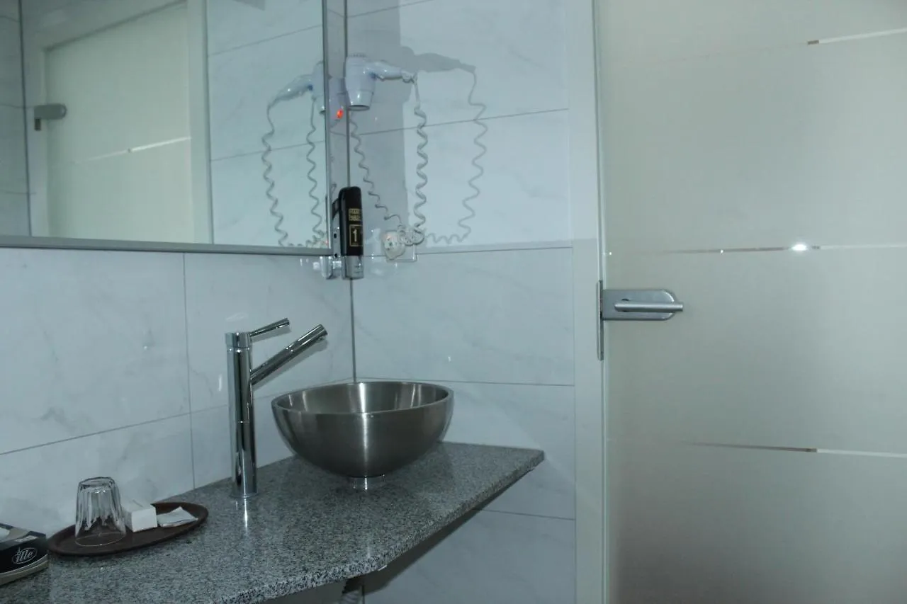 Rugs Hotel Duesseldorf Дюссельдорф